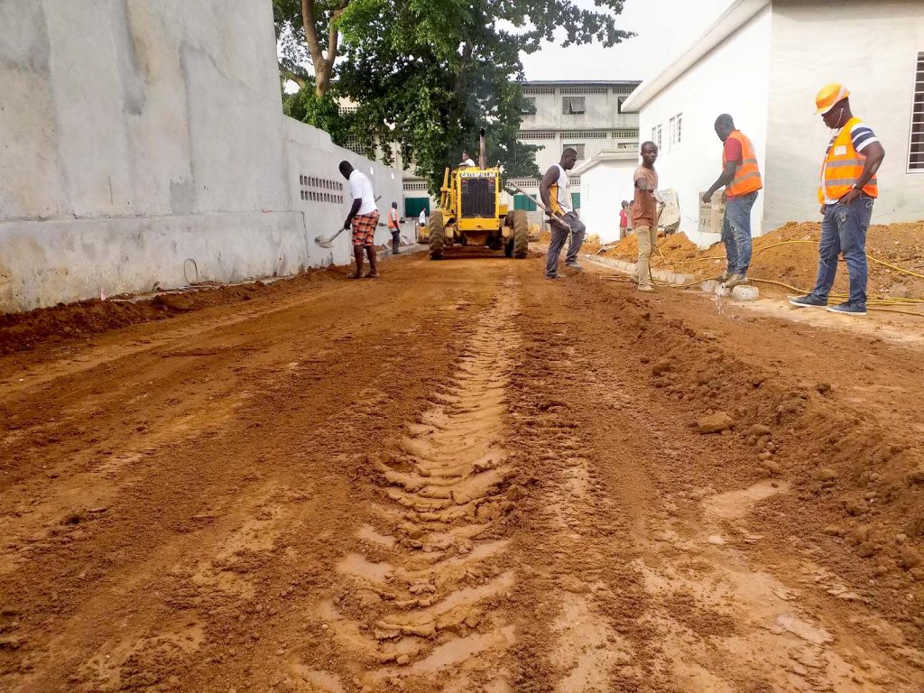 travaux-assainissement-et-voirie-a-indenie-abidjan-20