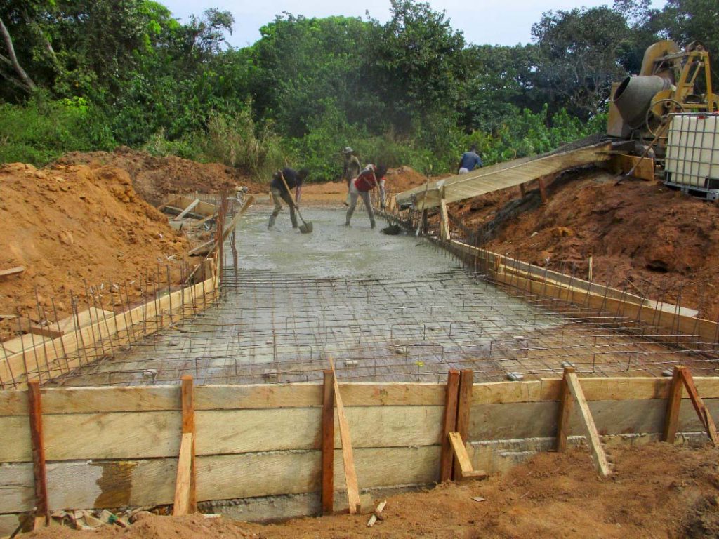 chantier-afrique-coule-dalle-de-beton